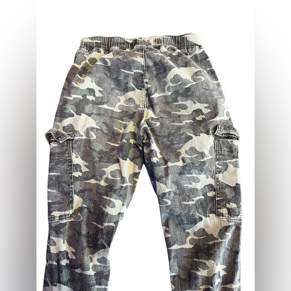 ALMOST FAMOUS
Juniors' Faux Cargo Pocket Joggers Size Small - Picture 11 of 15